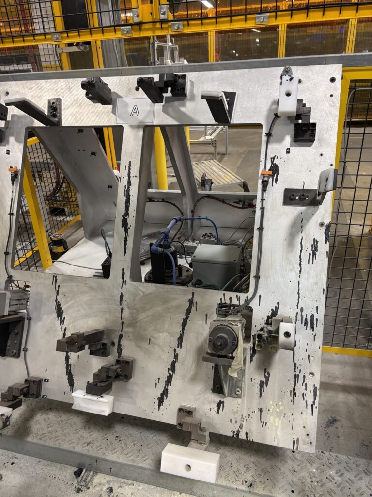 ODIB operator dry ice blasting a production cell in Windsor